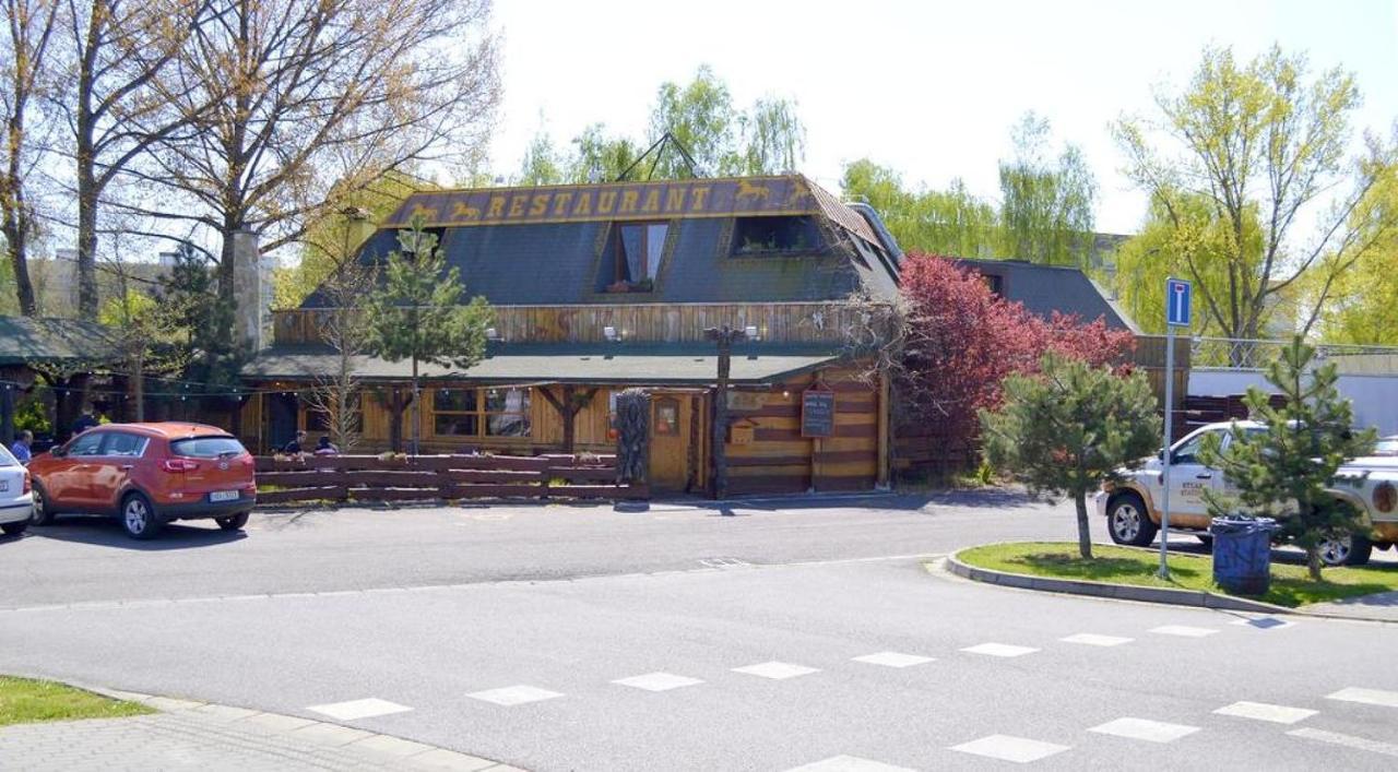 Penzion Ten Bed & Breakfast Pardubice Exterior photo